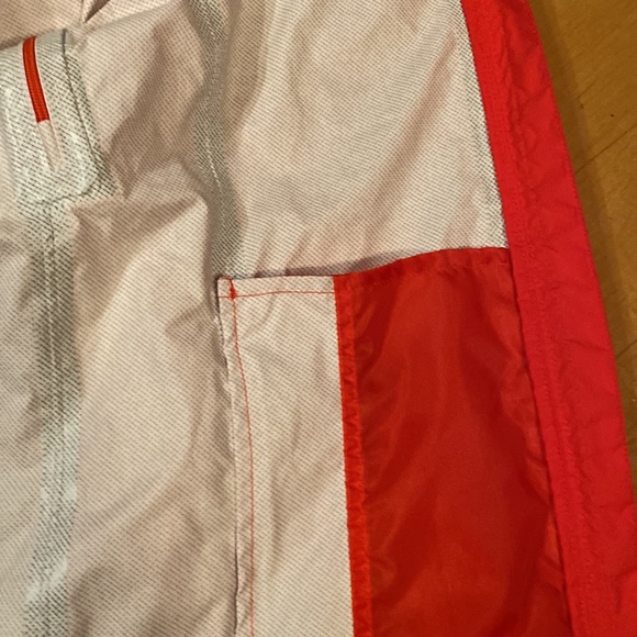 North face women’s windbreaker in neon red - Picture 8 of 12